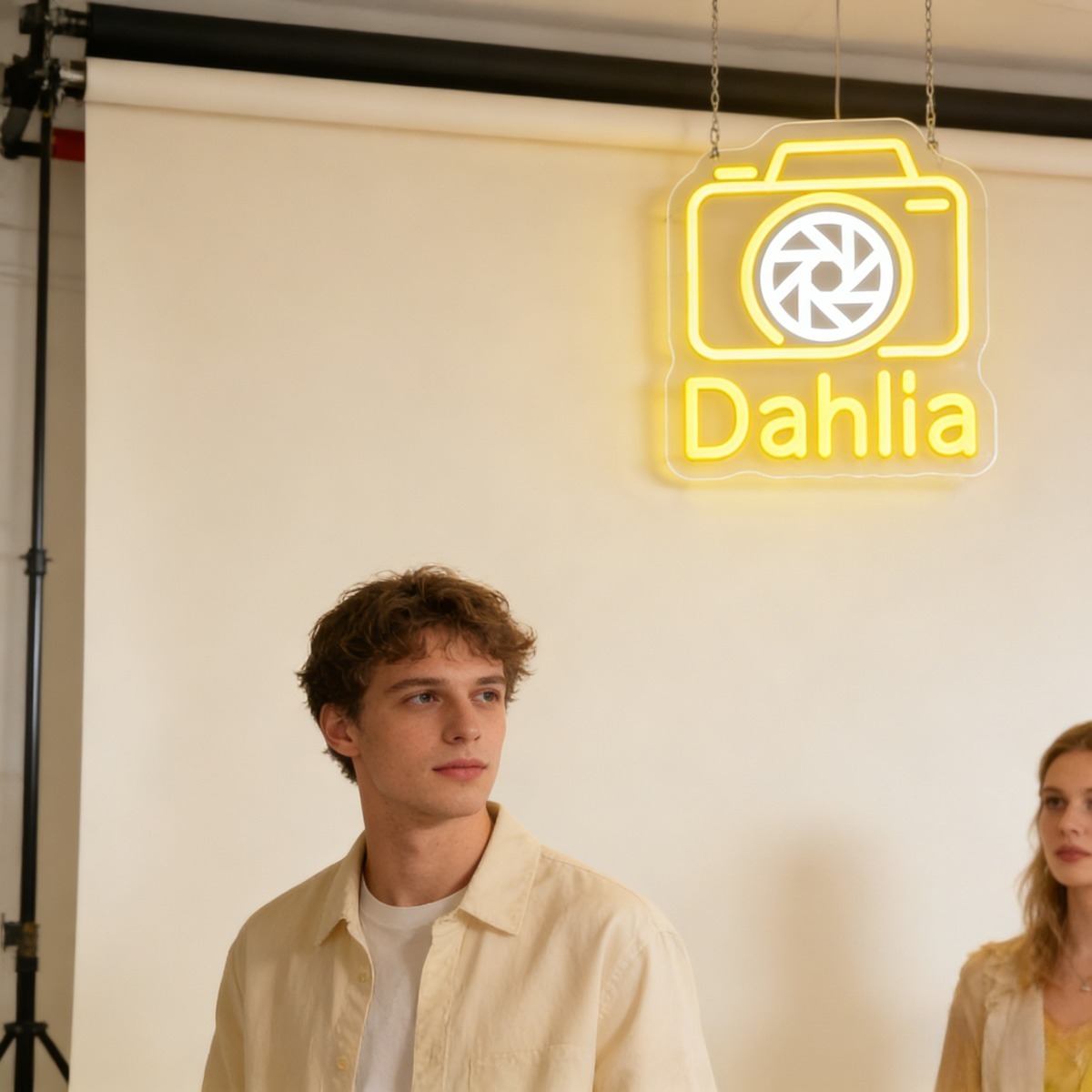 Неоновая вывеска-камера Dahlia – обзор и цена Vintage Photography Lighting